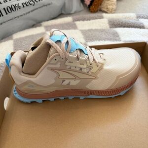 altra womens lone peak size 8